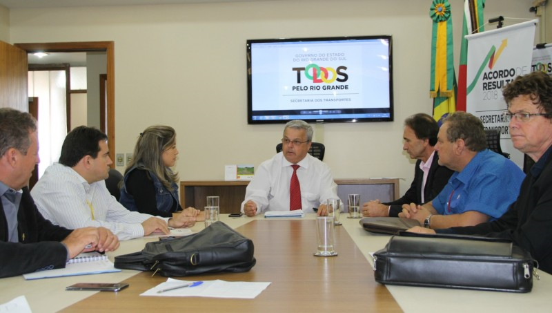 Secretário dos Transportes recebe projeto de pavimentação da ERS-550